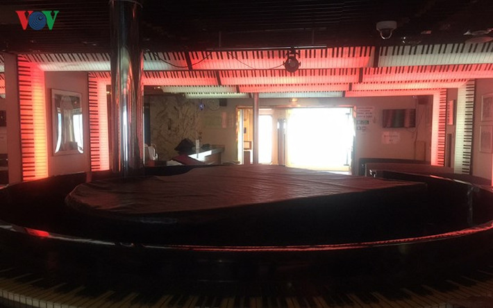 Khu vực giải trí này được thiết kế với các họa tiết đàn piano.