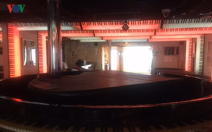 Khu vực giải trí này được thiết kế với các họa tiết đàn piano.