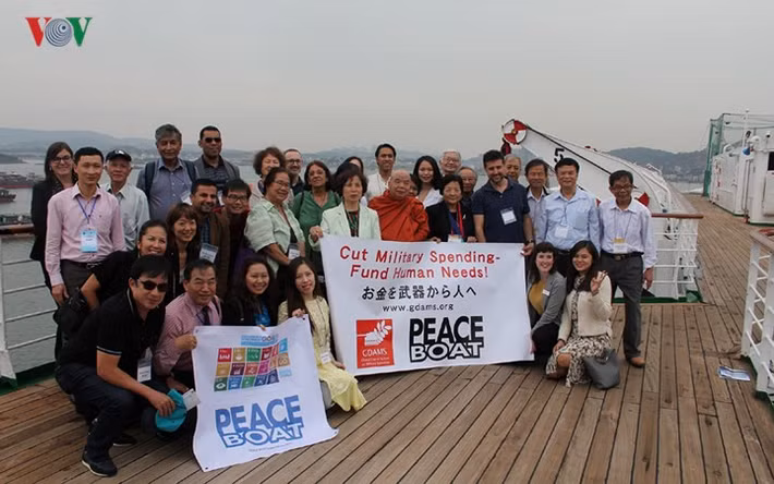 Khách trên hành trình lần thứ 97 này của Peace Boat chủ yếu đến từ Nhật Bản, Đức, Mỹ, Singapore, Đài Loan (Trung Quốc)...