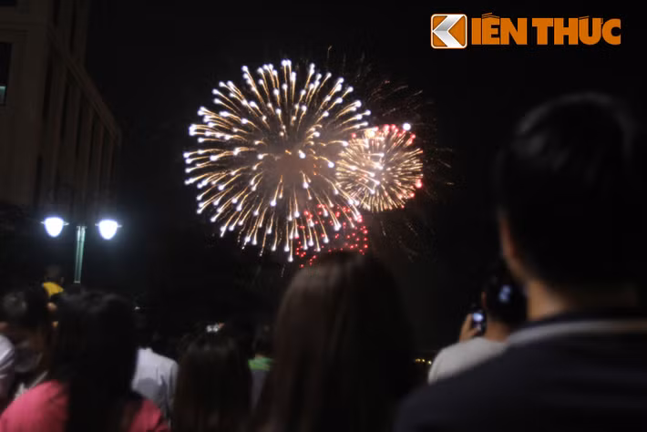Ấn tượng đêm pháo hoa mừng lễ 30/4 tại TP HCM.