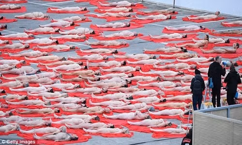 Một người tham dự cho biết, đây là một trải nghiệm khó quên, khi ông có thể tự do "giải phóng" cơ thể. Ảnh: Getty Images