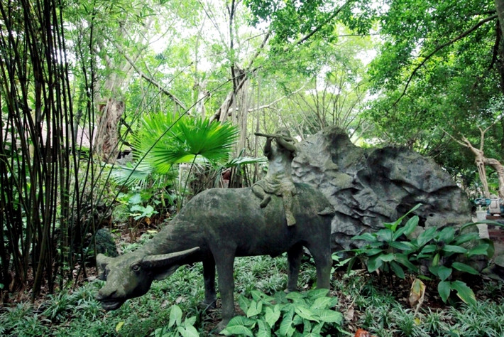 Tiểu cảnh sân vườn tái hiện cuộc sống của người dân Việt xưa. Ảnh: Kinhtedothi.