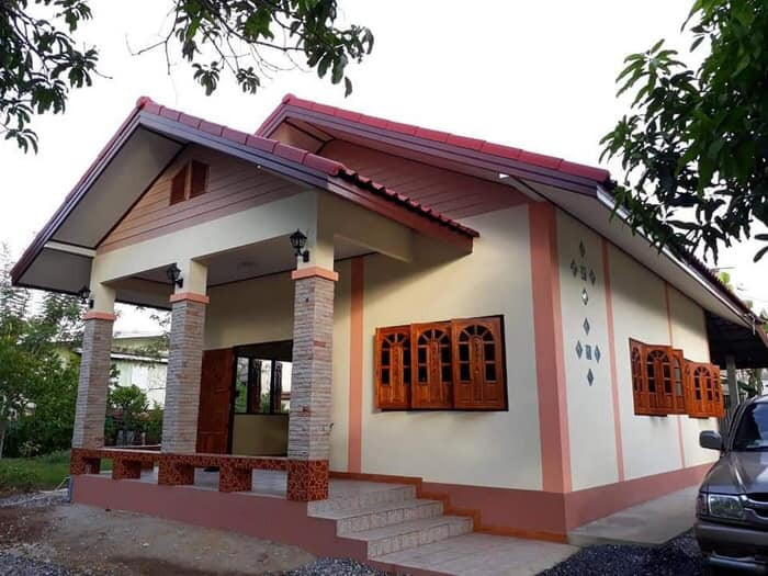 Cột nhà vuông tạo điểm nhấn và mang đến vẻ đẹp mạnh mẽ.