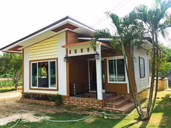  Mẫu nhà cấp 4 thiết kế hiện đại, bao gồm 2 phòng ngủ, 1 phòng tắm, nhà bếp và phòng khách.