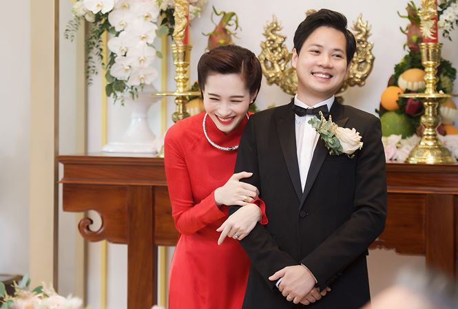 Hiện, Trung Tín giữ chức Tổng giám đốc Tập đoàn kinh doanh bất động sản lớn của gia đình. Ngoài kinh doanh nhà hàng, quán bar, Trung Tín còn mở rộng sang cả lĩnh vực truyền thông và thiết kế. Ảnh: Tiền phong.