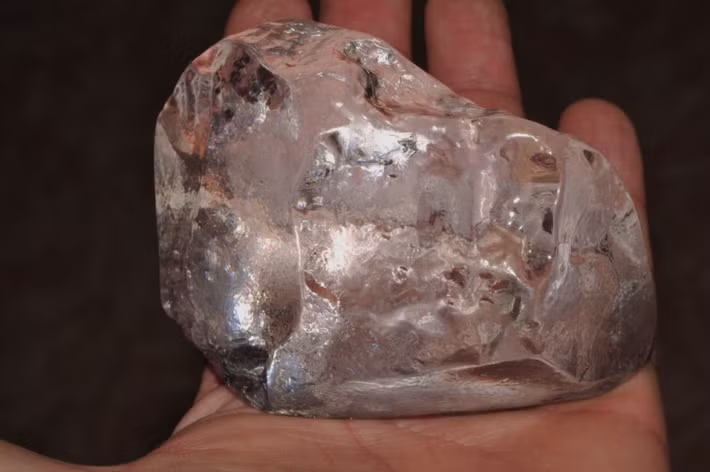 Viên kim cương lớn nhất thế giới được tìm thấy tên là Cullinan, nặng 3.106 carat. Ảnh: Cutratediamonds.