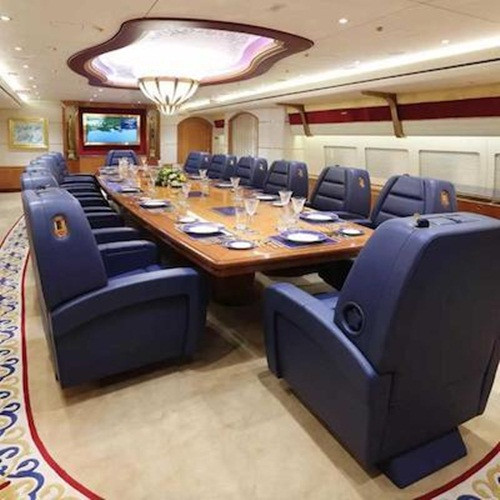 Phòng họp trong máy bay rộng có sức chứa vài chục người. Ảnh: DM.