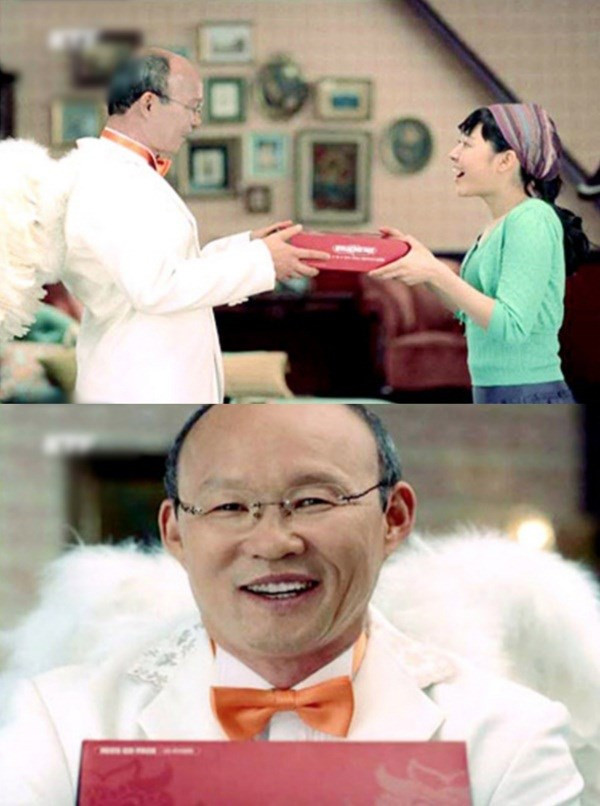 "Người cha quốc dân" của cầu thủ U23 Việt Nam hút quảng cáo từ các mặt hàng thiết bị gia dụng, thực phẩm, tài chính, dược phẩm...Ảnh: 2sao.