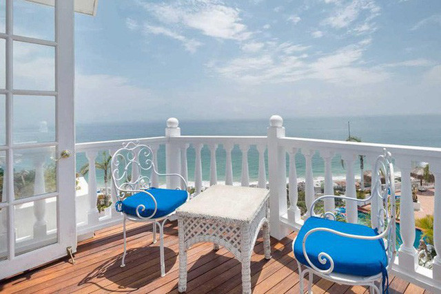 Cái kết ai cũng mong chờ đó chính là hôn lễ của Hoàng tử Harry và Meghan sẽ diễn ra vào 18 giờ chiều nay 19/5 (12h trưa theo giờ địa phương). Đây là hôn lễ của năm thu hút sự theo dõi không chỉ của những người dân Anh quốc mà còn rất nhiều người trên khắp thế giới.