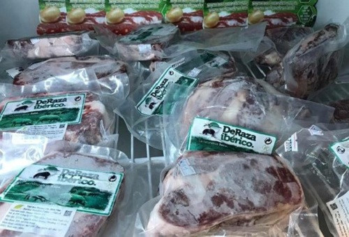 Đây là loại thịt lợn đen Iberico nổi tiếng, hướng tới đối tượng nhà giàu, nhà hàng sang trọng hay khách sạn 5 sao. Ảnh: Vietnamnet.