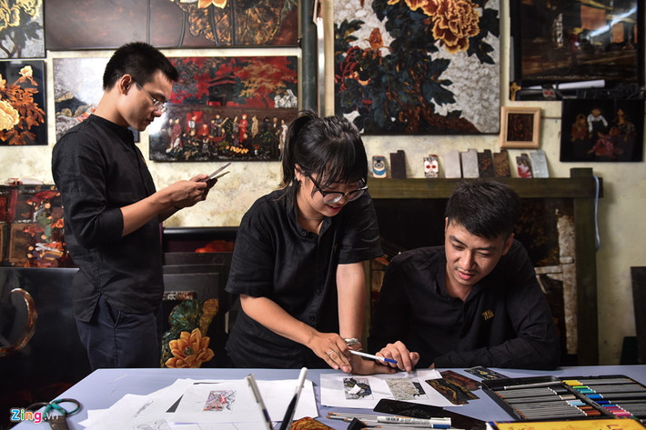 Nhóm bạn trẻ người Việt nung nấu giấc mơ có thể gìn giữ và quảng bá nghệ thuật sơn mài qua những chiếc ốp điện thoại.