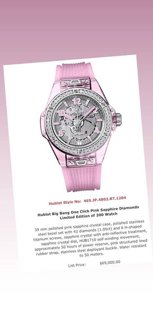 Không những thế, chiếc đồng hồ này còn được cấu thành từ những chất liệu cực kì sang chảnh, bao gồm đá sapphire hồng và kim cương. Ảnh: Baodatviet.