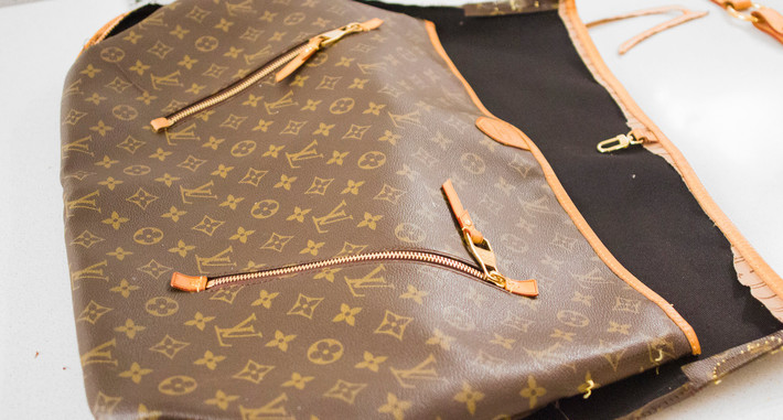 Người thợ cũng phải mất tới hơn 400 thao tác để hoàn thành chiếc túi xách từ 21 miếng da.