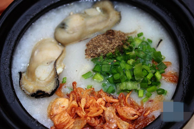 Nhiều khách hàng cho biết, cũng giống như hàu nuôi trong nước, hàu sữa Hàn Quốc nhập khẩu chứa nhiều dinh dưỡng, lại dễ chế biến, đa dạng về món ăn. Ảnh: Hieuhaisan.