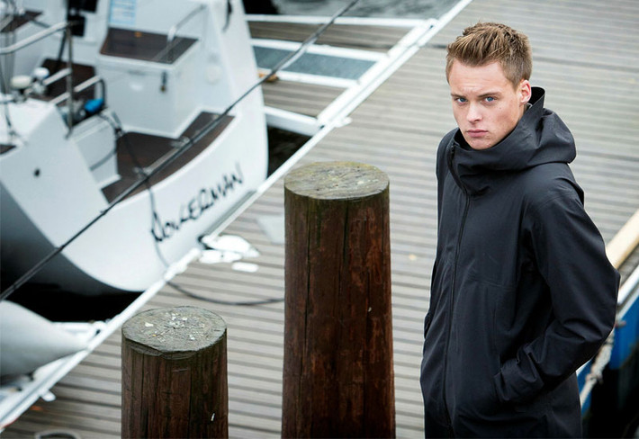 Gustav Witzoe sở hữu gương mặt góc cạnh, cặp mắt xanh hớp hồn. Ảnh: FirstClasse.