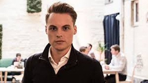 Theo Forbes, Gustav Witzoe đang sở hữu khối tài sản tương đương 3,1 tỷ USD. Trong cuộc sống đời thường, Gustav Witzoe là một chàng trai năng động và có nhiều sở thích đậm chất con nhà giàu. Ảnh: Money Makers.