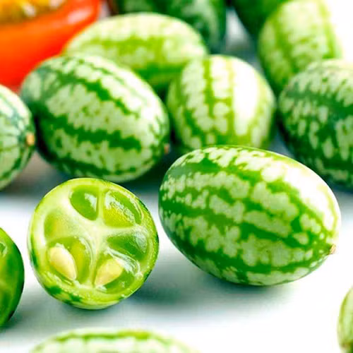 Ruột dưa hấu này không đỏ mà xanh nhạt. Khi thưởng thức, nó giòn như dưa chuột và có vị chua thanh mát. Ảnh: Printest.