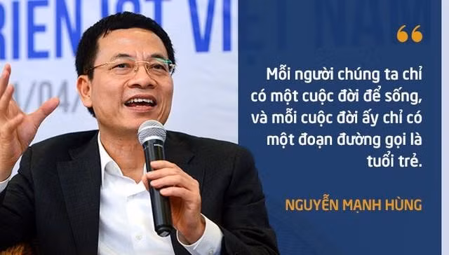 Trò chuyện với giới trẻ, ông Nguyễn Mạnh Hùng từng nhấn mạnh tới vai trò, trách nhiệm và cả những khó khăn của tuổi trẻ. Ông cho rằng mỗi thanh niên hãy sống tốt và nỗ lực hết sức để không uổng phí tuổi thanh xuân tràn đầy năng lượng. Ảnh: CafeF.