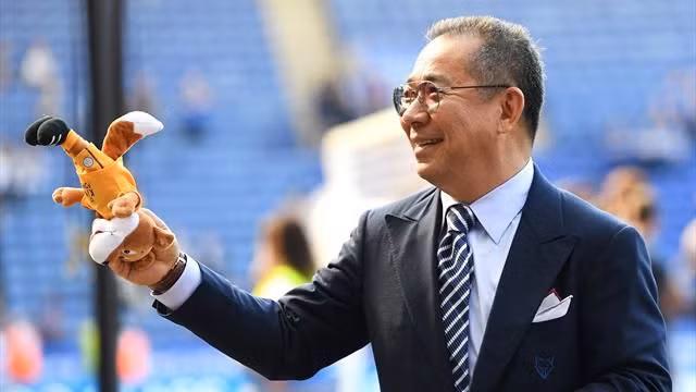 Sau đó, Vichai chuyển đổi tất cả thành cổ phiếu, đồng nghĩa với việc ông sẽ không thể nhận lại số tiền ấy rồi bỏ rơi CLB Leicester City. Ảnh: Eurosport.