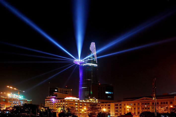 Bitexco Financial Tower hay Tháp Tài chính Bitexco là một tòa cao ốc 62 tầng được xây dựng tại trung tâm Quận 1. Ảnh: Scarpert.
