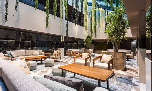 Là tên gọi ngắn gọn của khu nhà ở sinh viên Collegiate Marquês de Pombal tại trung tâm thành phố Lisbon, Bồ Đào Nha. Mặc dù mới chỉ bắt đầu nhận sinh viên vào tháng 1 năm 2018 nhưng nó đã nhanh chóng trở thành nơi cư trú tốt nhất cho sinh viên ở Lisbon. Khu nhà cung cấp rất nhiều đặc quyền cho sinh viên như dịch vụ hỗ trợ đặc biệt 24/7, hồ bơi và phòng xông hơi khô, khu tập thể dục riêng, thư viện và rạp chiếu phim ngay trong khuôn viên khu nhà ở.