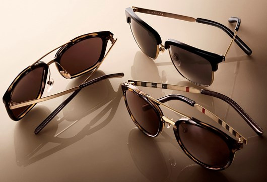 Bên cạnh quần áo, túi xách cũng là sản phẩm mạnh của thương hiệu thời trang nổi tiếng Burberry. Toàn bộ thiết kế kính mắt Burberry được thực hiện tại Anh và sản xuất thủ công tại Italy.