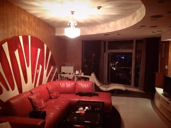 Năm 2014, khi tròn 20 tuổi, Hồng Quế đã mua căn hộ tọa lạc ngay trung tâm quận 1, TP HCM. Ảnh: Khám phá.