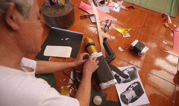 Máy ảnh vàng mã được khách hàng đặt mua theo mẫu sẵn có. Ảnh: Em đẹp.