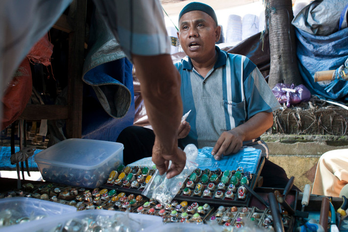 Indonesia là một trong những quốc gia có lượng khoáng sản phong phú, đặc biệt là đá quý. Đó cũng là lý do mà đá quý được bán khắp nơi ở quốc gia này. Ảnh: Indonesia.