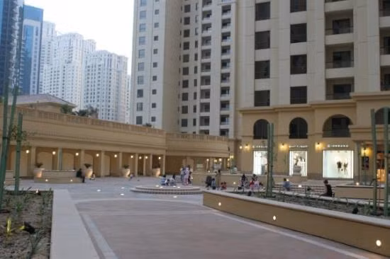 Khởi công xây dựng từ tháng 8/2002, chung cư Jumeirah Beach Residence đã được hoàn thành vào năm 2010. Ảnh: TripAdvisor.