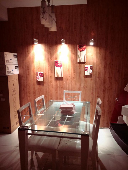 Bàn ăn màu trắng hiện đại. Ảnh: Khám phá.