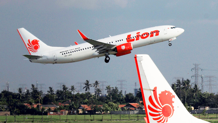 Lion Air còn được biết đến là khách hàng lớn thứ 2 của Boeing. Tháng 6/2017, hãng hàng không Lion Air ký thỏa thuận Boeing cho đơn hàng 50 chiếc Boeing 737 Max 10 trị giá 6,24 tỷ USD. Ảnh: Tempo.