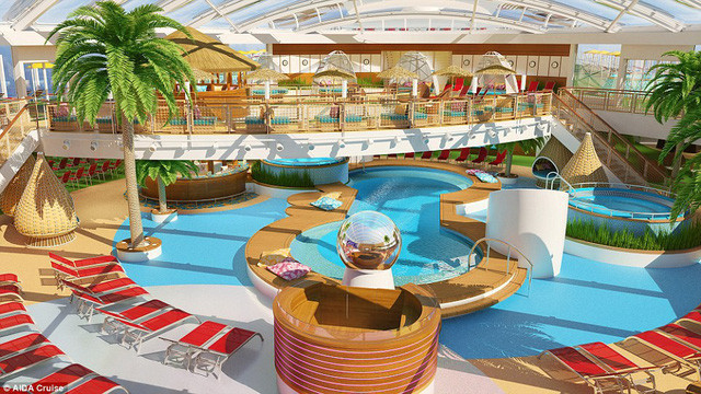 Du thuyền khổng lồ còn có công viên nước lớn và nhiều khu vực bể bơi phục vụ khách.