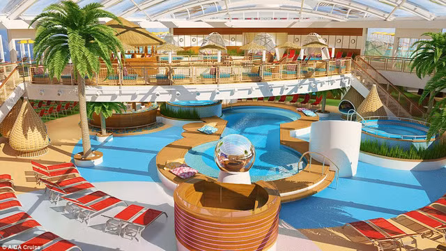 Du thuyền khổng lồ còn có công viên nước lớn và nhiều khu vực bể bơi phục vụ khách.