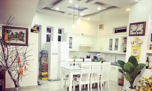 Ngôi nhà sử dụng gam màu trắng chủ đạo. Ảnh: Một thế giới.