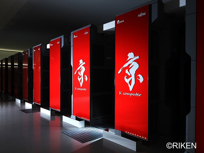 Cái tên cuối cùng trong bảng danh danh sách là siêu máy tính Fujitsu K, đặt tại Học viện Khoa học Máy tính Cao cấp RIKEN Nhật Bản. Sức mạnh của K Computer đo được khoảng 10,5 petaflops và nhiệm vụ chính của nó dùng để giải quyết những thách thức về năng lượng, sự biến đổi khí hậu, bền vững môi trường, công nghiệp, nghiên cứu vũ trụ. K Computer được chứa trong 864 tủ chứa, tổng cộng có khoảng 640.000 nhân xử lý, mỗi node có 1 CPU 8 nhân SPARC64 Vlllfx 2GHz và 16GB RAM.