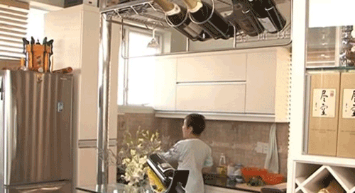 Nội thất trong nhà thiết kế đơn giản nhưng ấn tượng. Ảnh: Vietnamnet.