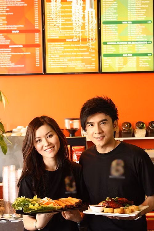 Ngoài ra, bà xã Đan Trường còn đứng đầu chuỗi nhà hàng và một quán cà phê tại Chicago. Ảnh: Vietnamnet.