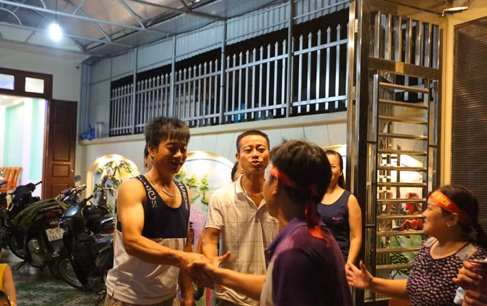 Ngôi nhà của gia đình cầu thủ Văn Toàn tại Thạch Khôi, thành phố Hải Dương. Nhà không quá rộng nhưng khá khang trang và sạch sẽ. Ảnh: Zing.