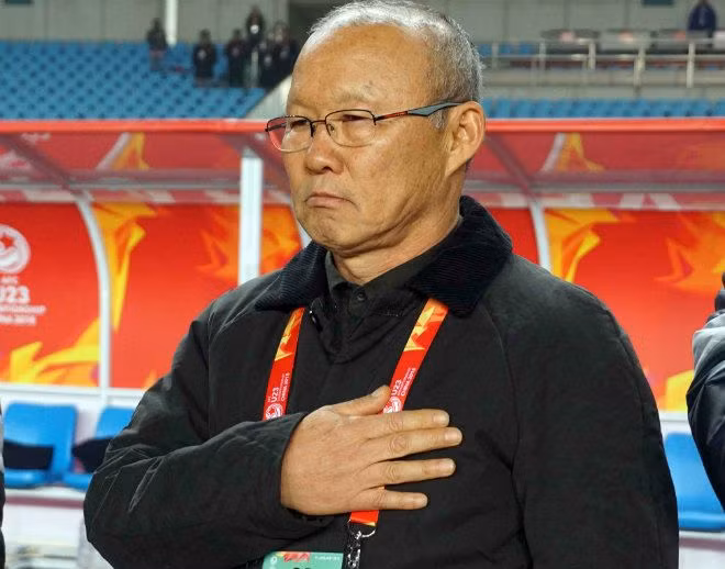 Ngay sau chiến thắng ngoạn mục của U23 Việt Nam trước U23 Qatar trong trận bán kết VCK U23 Châu Á, Chủ tịch Hội đồng Quản trị Công ty Phúc Hoàng Ngọc quyết định tặng một căn nhà trị giá 2 tỷ đồng cho HLV trưởng U23 Việt Nam, ông Park Hang Seo.