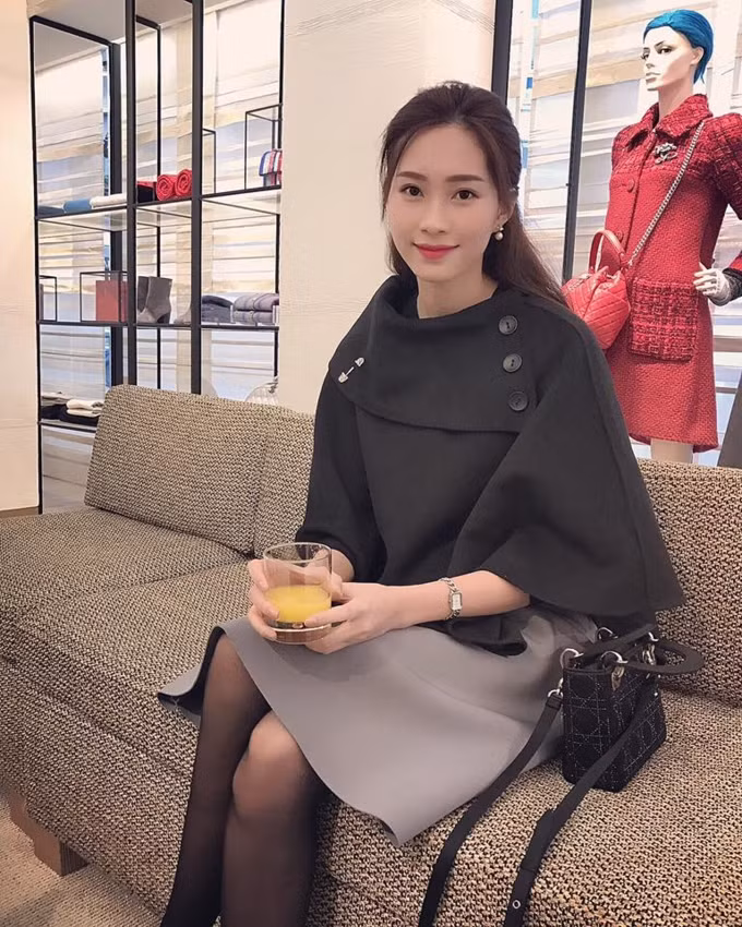 Hoa hậu Đặng Thu Thảo sở hữu bộ sưu tập hàng hiệu đồ sộ và đắt giá khiến nhiều người ao ước. Người đẹp chuộng các mẫu túi xách của Lady Dior với giá dao động từ 55 -150 triệu đồng. Ảnh: Thegioitre.