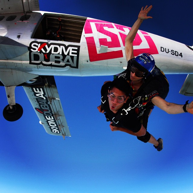 Du lịch khắp nơi trên thế giới là một trong những thú vui của hoàng tử Abdul Mateen.