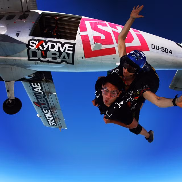 Du lịch khắp nơi trên thế giới là một trong những thú vui của hoàng tử Abdul Mateen.