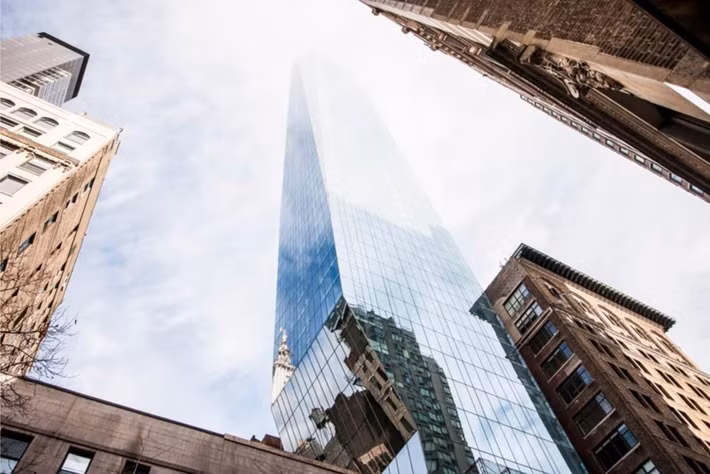 Tòa nhà Madison Square Park Tower bao gồm 83 căn hộ cao cấp cũng có tỷ lệ giữa bề ngang và chiều cao là 1:13.