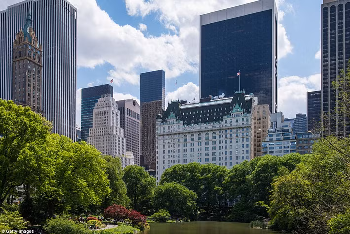 Trên đỉnh khách sạn Plaza (New York, Mỹ) có một căn penhouse độc nhất vô nhị của ông chủ hãng thời trang Tommy Hilfiger.