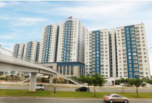 Carina Plaza nằm ngay mặt đường đại lộ Đông Tây, sát cạnh dự án Diamond Riverside và đối diện dự án Gate Towers. Ảnh: Chothuesaigon.