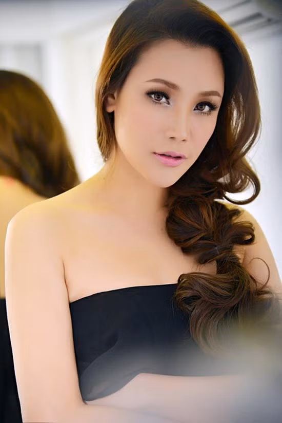 Nữ ca sĩ Hồ Quỳnh Hương được khán giả "nể" không chỉ sở hữu giọng hát hay mà còn bởi sản nghiệp đồ sộ tự tay cô kiếm được. Ảnh: Giadinhvietnam.