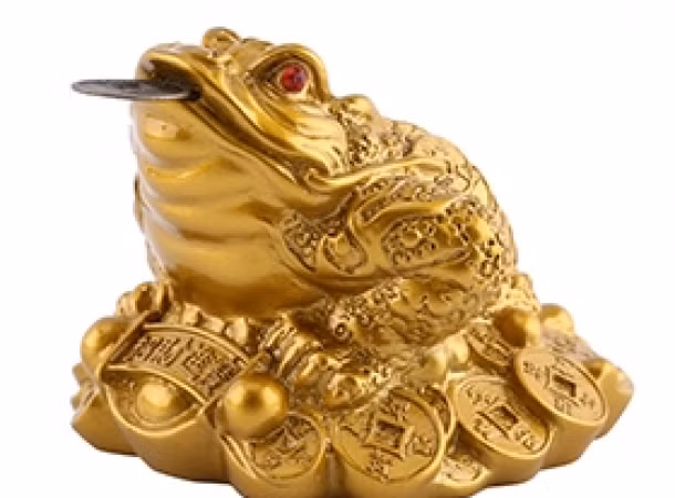 Cóc ngậm tiền là một trong những vật phẩm phong thủy được dân kinh doanh đặc biệt quan tâm. Ảnh: Hungbaophat.