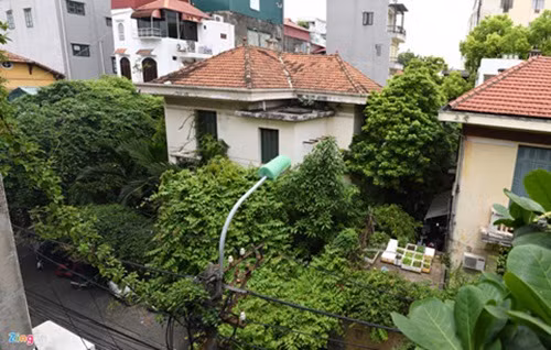 Ông Hoàng Văn Nghiên chuyển về đây thuê ở từ đầu 2002, đến cuối năm 2014 thì trả lại cho TP Hà Nội. Ảnh: Zing.