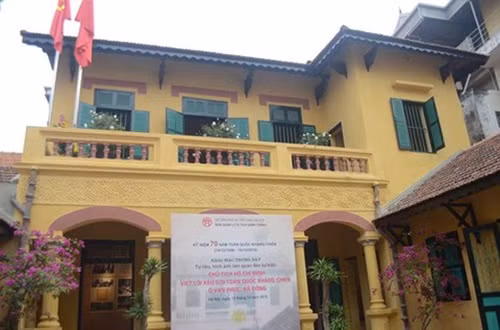 Trong không khí tưng bừng kỷ niệm 73 năm ngày Quốc khánh, chúng ta không thể bỏ qua căn nhà nhỏ nằm giữa làng lụa Vạn Phúc, Hà Đông, Hà Nội là nơi Bác đã soạn lời kêu gọi toàn quốc kháng chiến. Ảnh: Infonet.